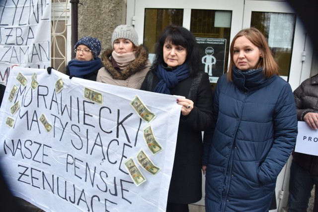 "Morawiecki ma tysiące, nasze pensje żenujące". Protest pracowników jastrzębskiej prokuratury