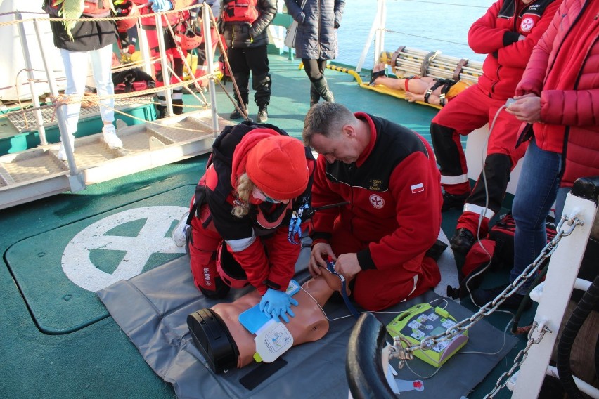 SAR apeluje do surferów i kitesurferów: ograniczcie aktywność do zera