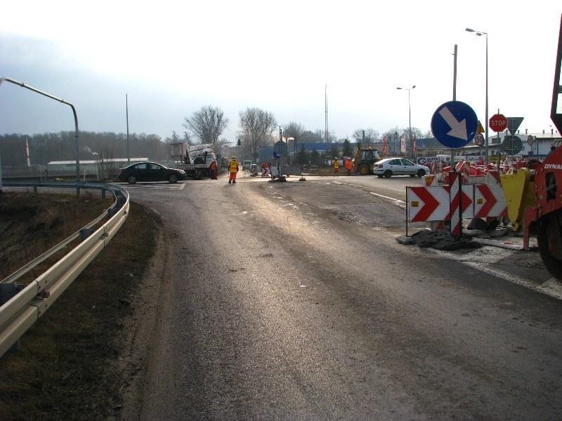 Zdemontowana została sygnalizacja świetlna a w miejscu...