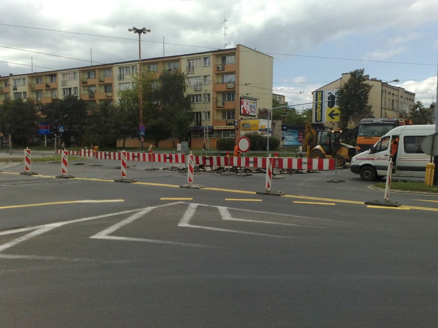 Rozpoczął się remont torów na skrzyżowaniu ul. Rzgowskiej -...