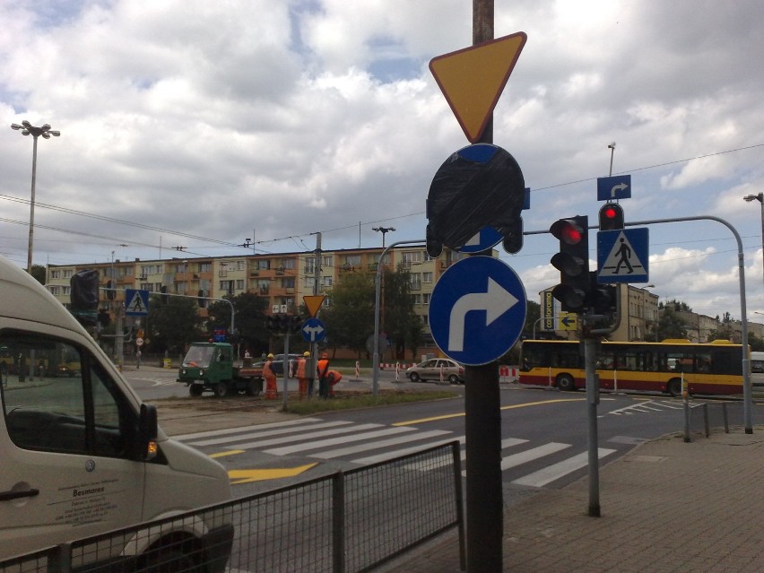 Rozpoczął się remont torów na skrzyżowaniu ul. Rzgowskiej -...