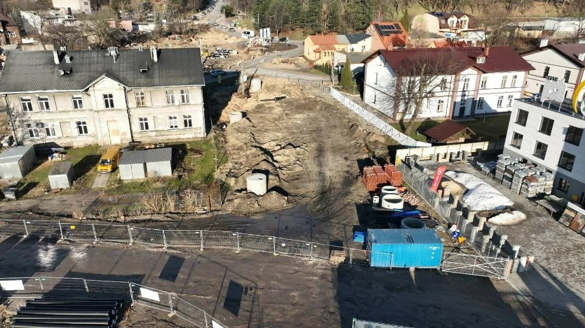 Trwają prace przy budowie wiaduktu w Starachowicach Zachodnich. Wszystko idzie zgodnie z planem. Co już zrobiono? Zobacz zdjęcia z drona