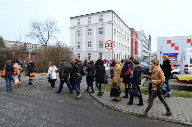 Alarm bombowy na Starołęckiej. Ewakuowano ZUS