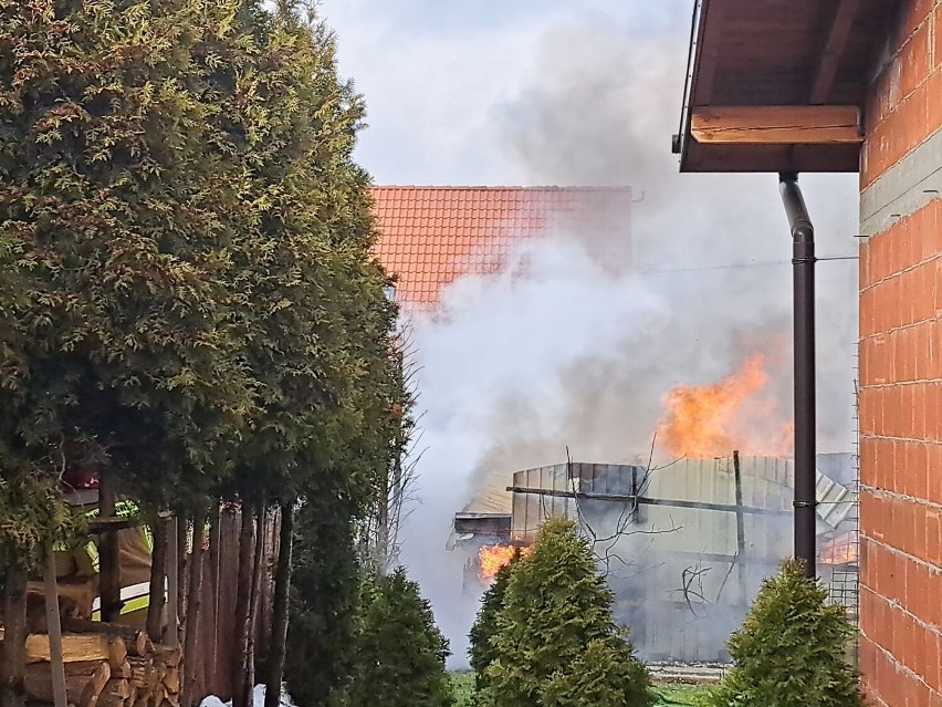 Pożar garażu w Czernicy