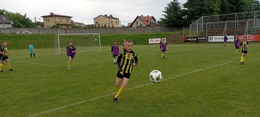 W turnieju piłkarskim z okazji Dni Jędrzejowa wzięło udział...
