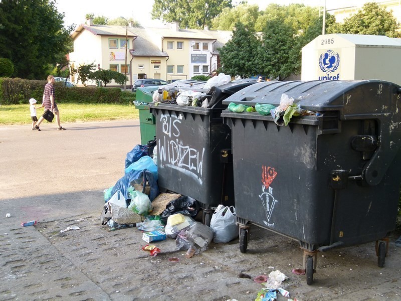 Śmieci w Sieradzu po nowemu. Tak wygląda sytuacja na ul....