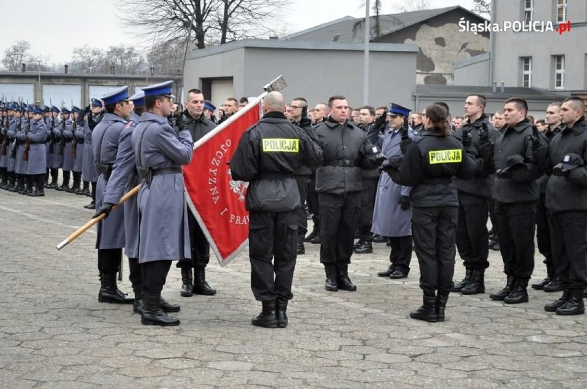 W Katowicach ślubowało 217 nowych policjantów - to największa w skali kraju grupa przyjętych obecnie do służby [ZDJĘCIA]