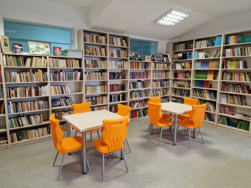 Nową bibliotekę w SP w Niechcicach (gmina Rozprza) otwarta...