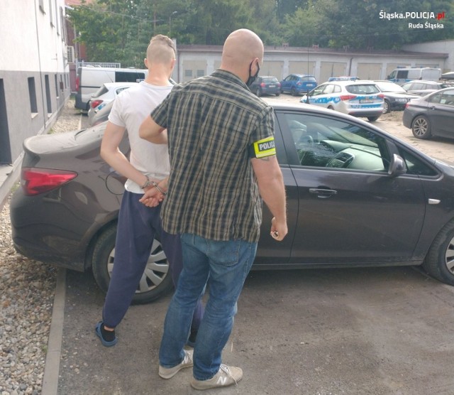 Ruda Śląska: policjanci zatrzymali sprawcę napadu na taksówkarza. 26-latek został tymczasowo aresztowany