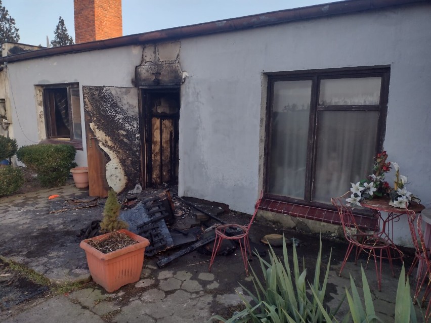 Pożar domu przy ul. Wrocławskiej. Poszkodowana została jedna osoba. ZDJĘCIA