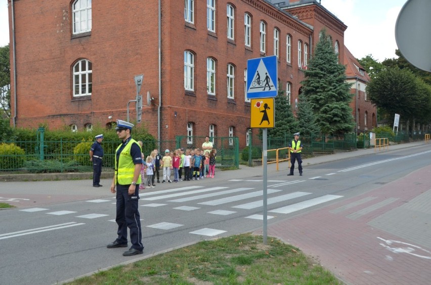 Funkcjonariusze ruchu drogowego Komendy Powiatowej Policji w Kościerzynie prowadzą wzmożone kontrole [ZDJĘCIA]