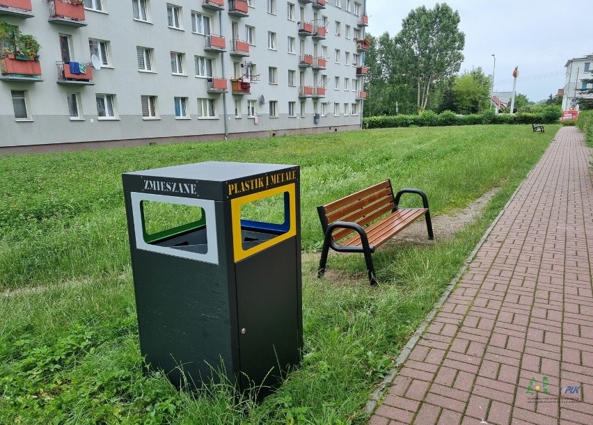 W Kielcach ustawiają ławki i kosze na odpady segregowane. Niektóre... znikają