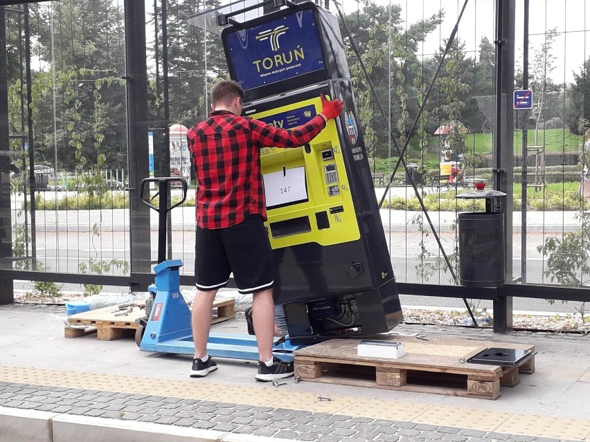 Pierwsze stacjonarne biletomaty pojawiły się w Toruniu