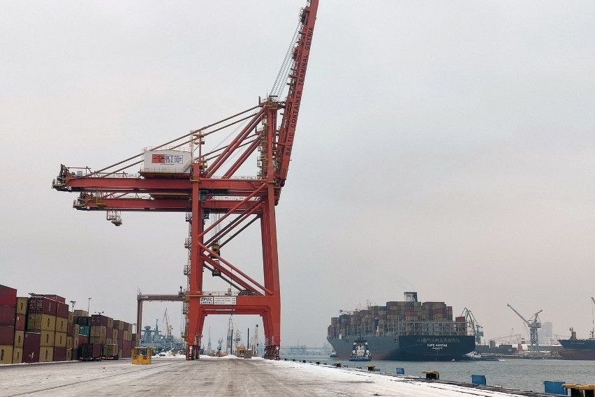 Cape Akritas to kontenerowiec z największym w historii ładunkiem, który wpłynął do Portu Gdynia