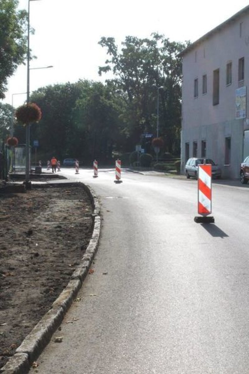 Świebodzice: rozpoczął się remont chodników. Nowe drogi dla pieszych powstaną na kilku ulicach