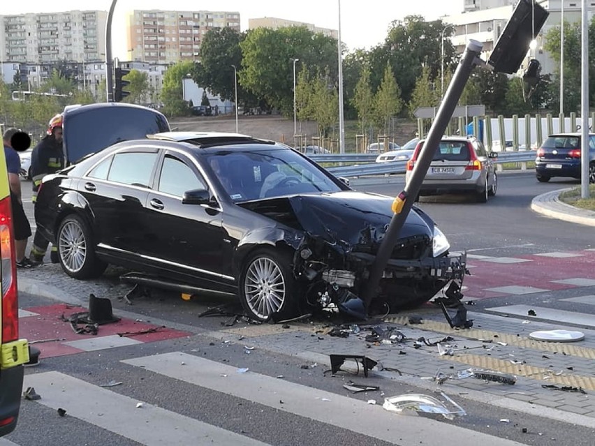 Zderzenie na skrzyżowaniu Cmentarnej i Glinki w Bydgoszczy