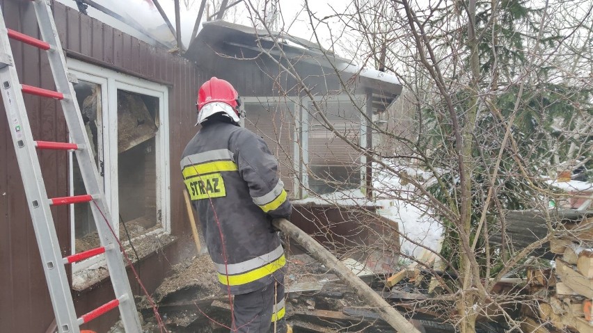 Pożar altany na terenie ogródków działkowych w Piotrkowie