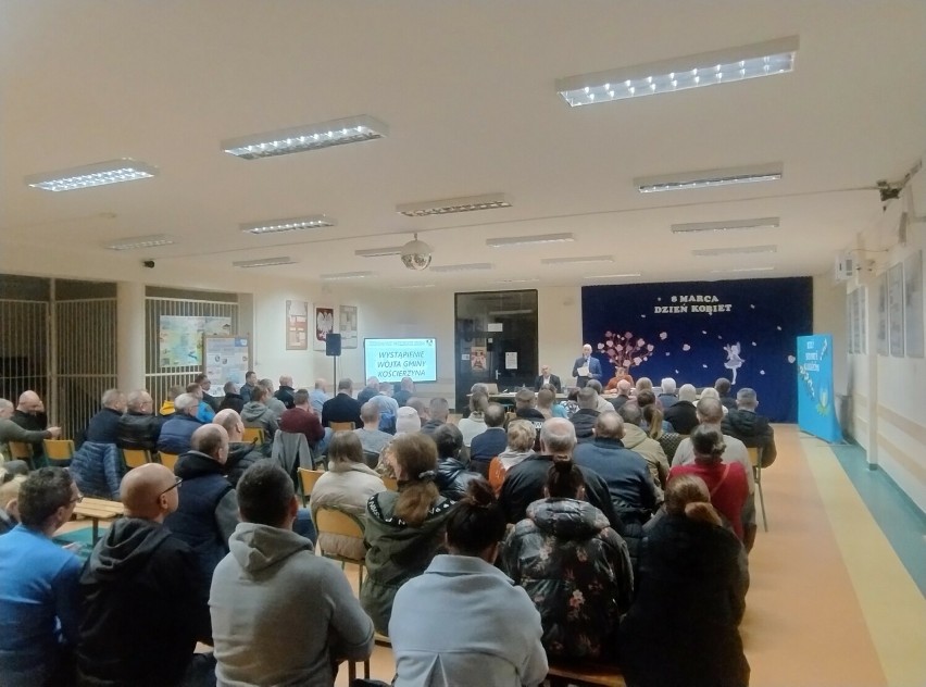 Ponad 80 osób uczestniczyło w spotkaniu z dzielnicowym w Łubianie