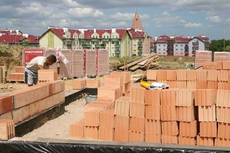 Na tczewskim osiedlu Bajkowym wciąż buduje się bloki, bo jest duży popyt na mieszkania. Fot. Zbigniew Brucki