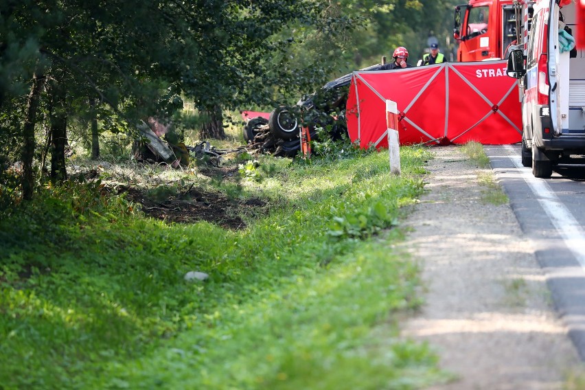 Tragedia na drodze w Stalowej Woli. Nie żyje dwóch młodych mężczyzn