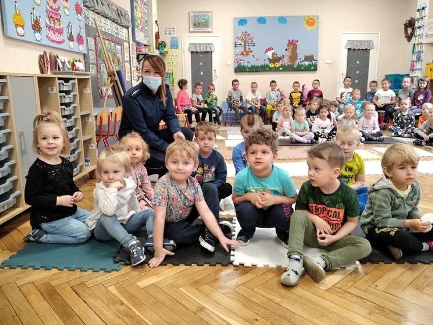 Policjanci odwiedzili przedszkolaków z Aleksandrowa