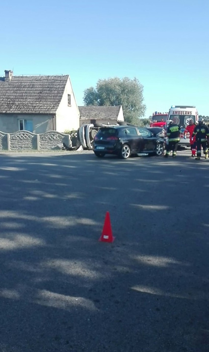 STRAŻACY W AKCJI: Wypadek w Ostrowąsach. Poszkodowanych 5 osób. Interweniowało LPR [ZDJĘCIA]