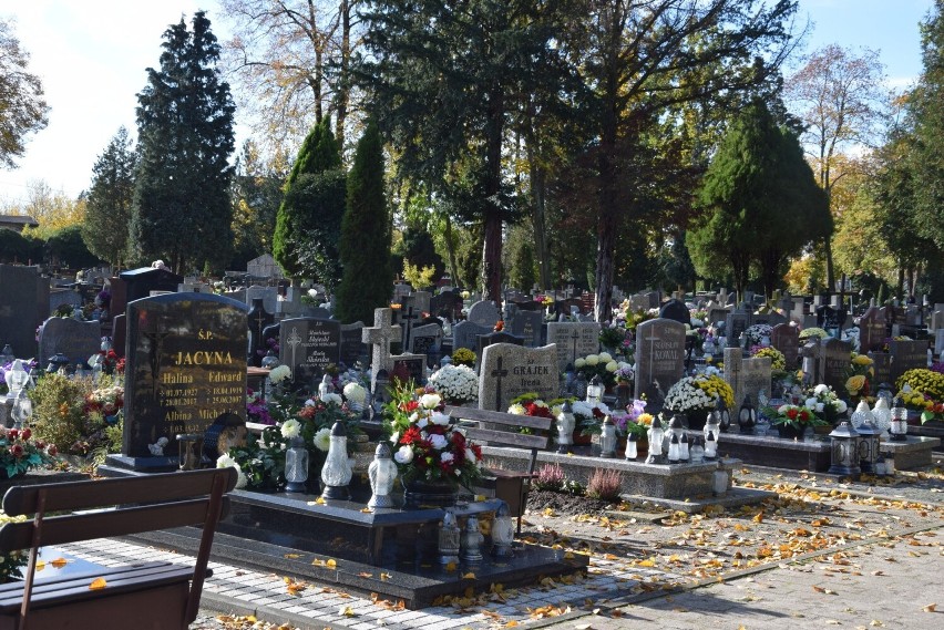 Cmentarz komunalny w Żaganiu po Wszystkich Świętych