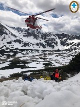 Akcja ratunkowa w Tatrach. Lawina porwała z Koziego Wierchu parę turystów 