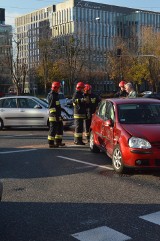 Wypadek na Domaniewskiej: zderzenie seata z volkswagenem [ZDJĘCIA]