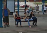 Przyłapani na ławce w Bytomiu. Nie wiedzieli, że robią im zdjęcia. Przyłapały ich kamery Google Street View. Zobaczcie sami