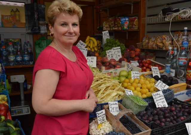Anna Bochenek zauważyła większy ruch klientów na tarnowskim ,,Burku''. Jej zdaniem wpływają na to niskie ceny większości owoców i warzyw. Pani Anna ma nadzieję, że pogoda tego nie zmieni
