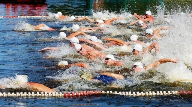 W piątym maratonie pływackim w Środzie Wielkopolskiej wystartowało prawie 70 zawodników