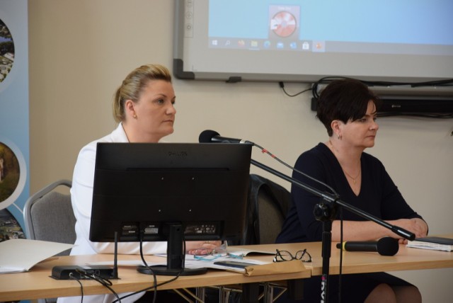 Beata Lida (z prawej), wiceprzewodnicząca RM w Więcborku, złożyła interpelację w sprawie możliwości powołania młodzieżowej rady gminy