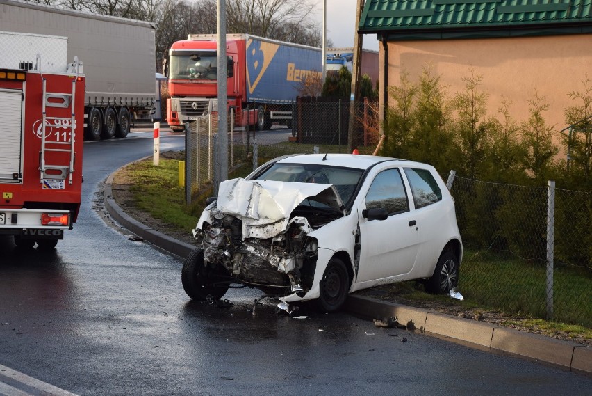 Miastko. Groźny wypadek na drodze krajowej w Wołczy Małej (WIDEO, FOTO)