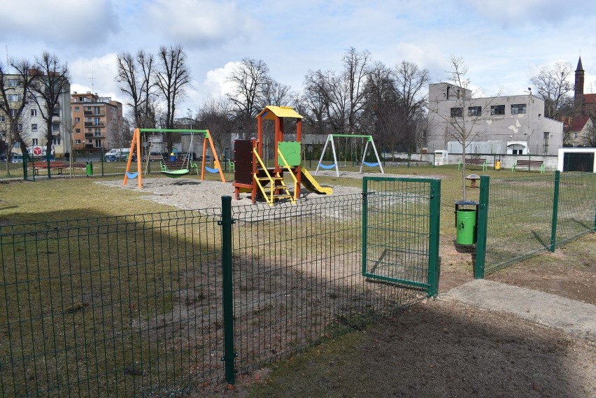 Plac zabaw przy ulicy Konopnickiej został odnowiony i...