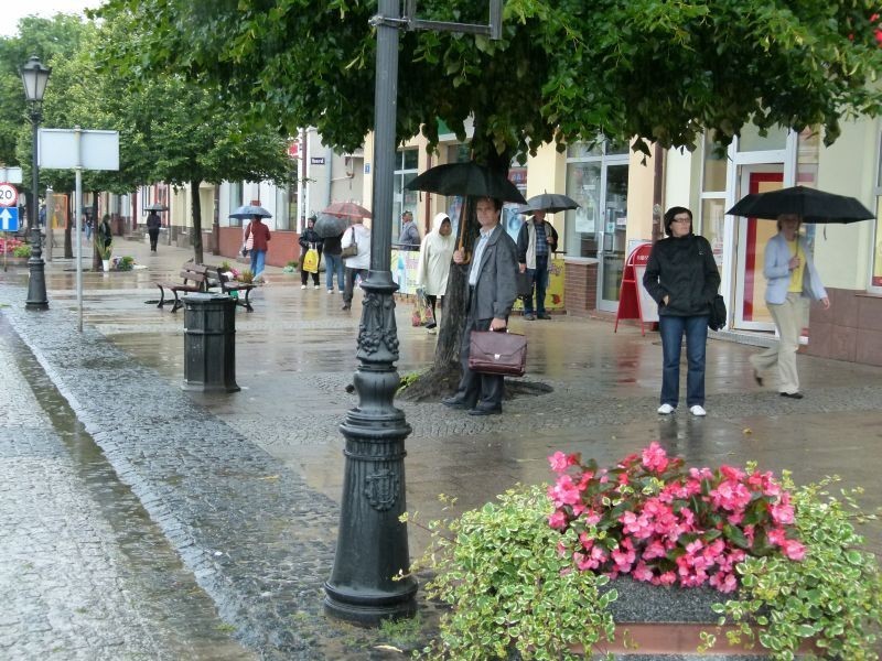 Pada i będzie padać cały dzień, czeka nas ulewna środa