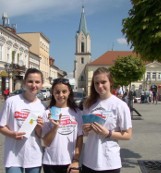 Na Rynku w Oświęcimiu uczniowie powiatowej "trójki" propagowali ideę transplantacji