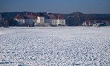 Sopot: Lód na zatoce jest coraz cieńszy. Wczoraj załamał się pod 17-latką