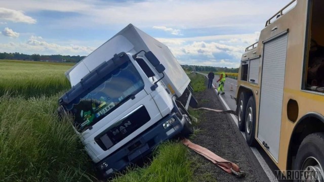 Kolizja na drodze krajowej nr 40 w miejscowości Wierzch.