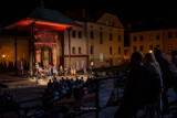 Spektakl i koncert pod Bimą w Tarnowie z okazji obchodów Święta Ulicy Żydowskiej Galicjaner Sztetl. Zdjęcia