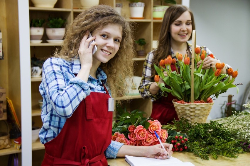 Trwa akcja #KupujLokalnie. Wspieraj dąbrowskich przedsiębiorców. Zamów jedzenie, kwiaty...