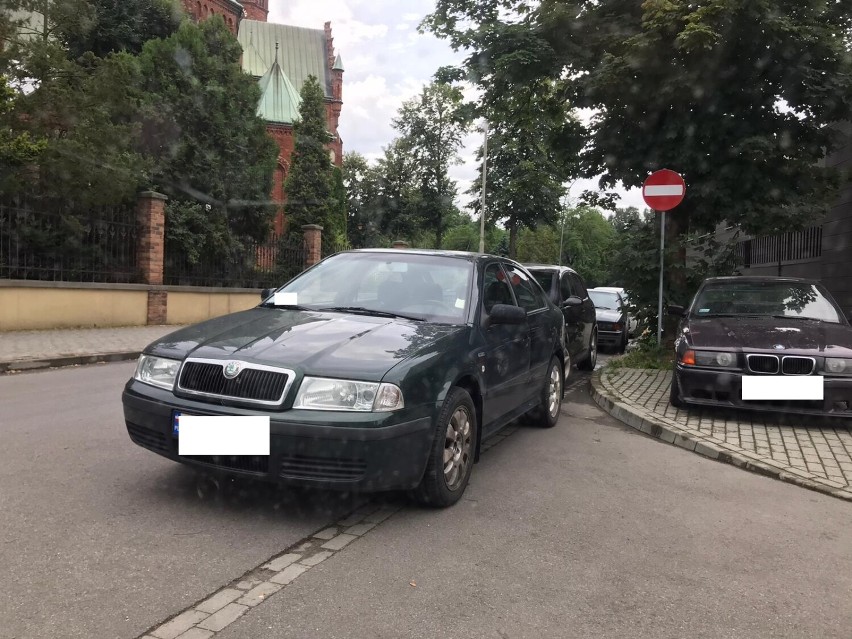 Wyczyny Mistrzów Parkowania na tarnowskich ulicach