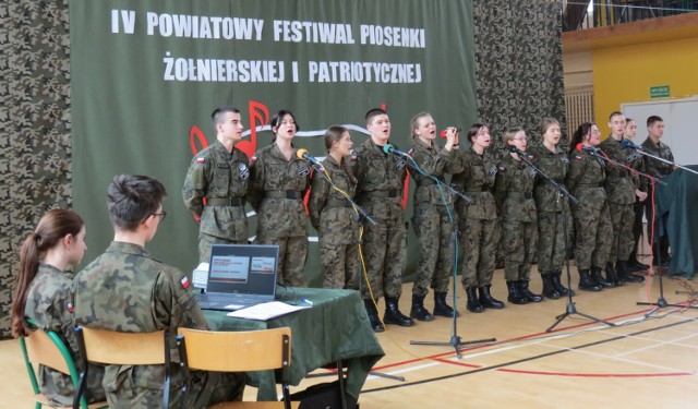 W ubieglym roku również odbył się Festiwal Piosenki Żołnierskiej i Patriotycznej w LO w Dubience.