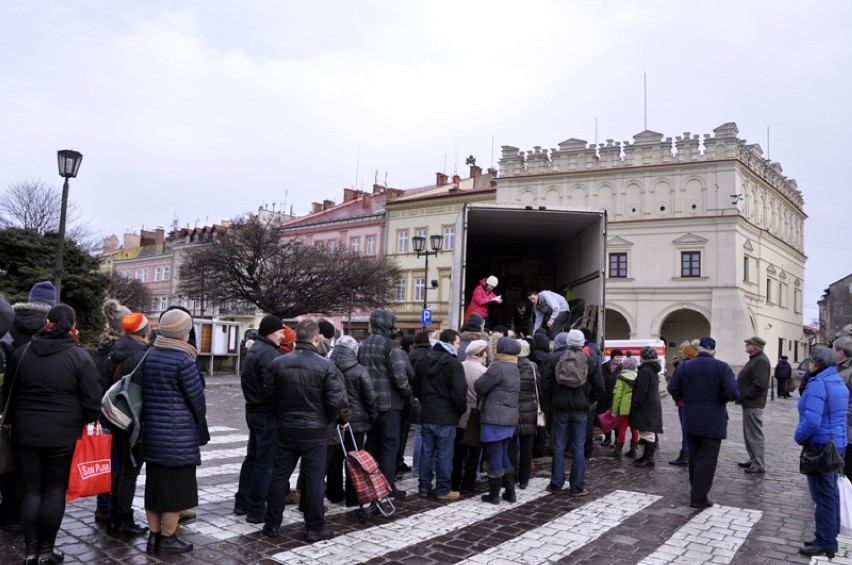 Na Rynku w Jarosławiu rozdawano jabłka