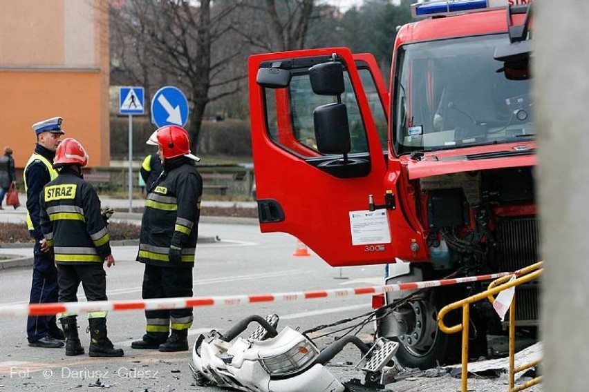 Lekki samochód gaśniczy marki Renault należący do Państwowej...