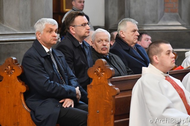 Abp Edward Ozorowski wraz z kapłanami wiernymi świętował jubileusz 40-lecia sakry biskupiej.