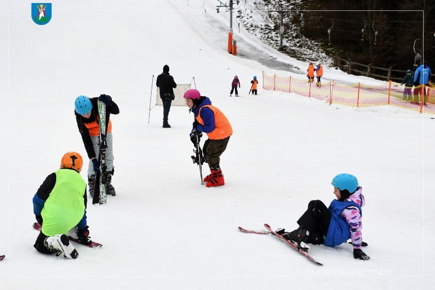 Cieniawa. Prezydent Ludomir Handzel odwiedził młodych narciarzy na stoku 