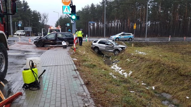 W sobotę, 22 grudnia na skrzyżowaniu obwodnicy i ul. ks. Gajewskiego zderzyły się dwa samochody osobowe