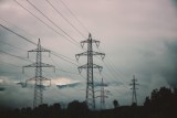 Brak prądu w powiecie legnickim. Gdzie planowane są wyłączenia prądu w najbliższych dniach? Przygotuj się! [25.05-28.05]