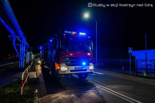 Na miejsce zgłoszenia dotarło łącznie osiem zastępów straży pożarnej.